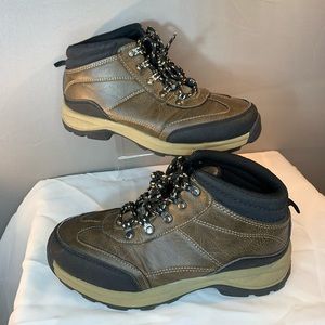 Ozark Trail Boys Size 5 Hiking Boots